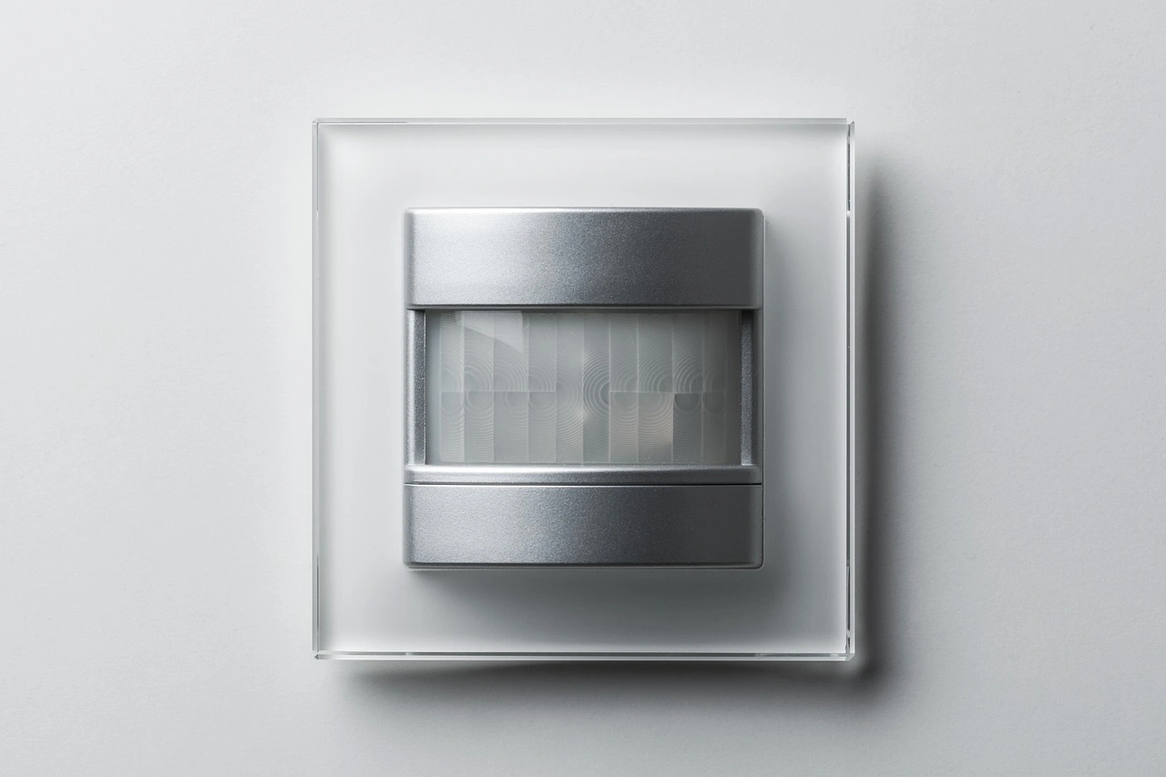 Підключення вуличного світильника з датчиком руху 2