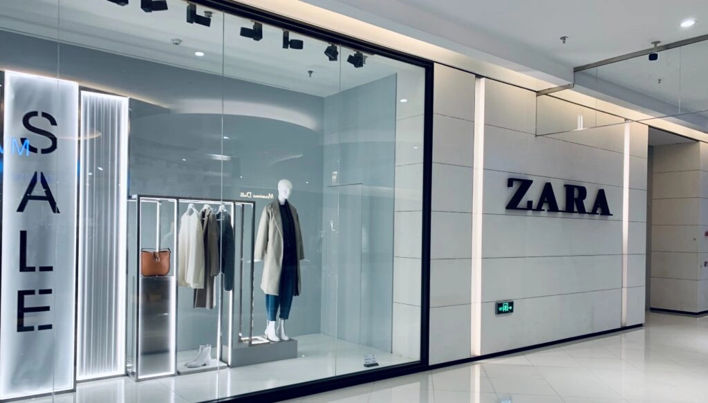 Підсвічування вітрин за допомогою лампочки