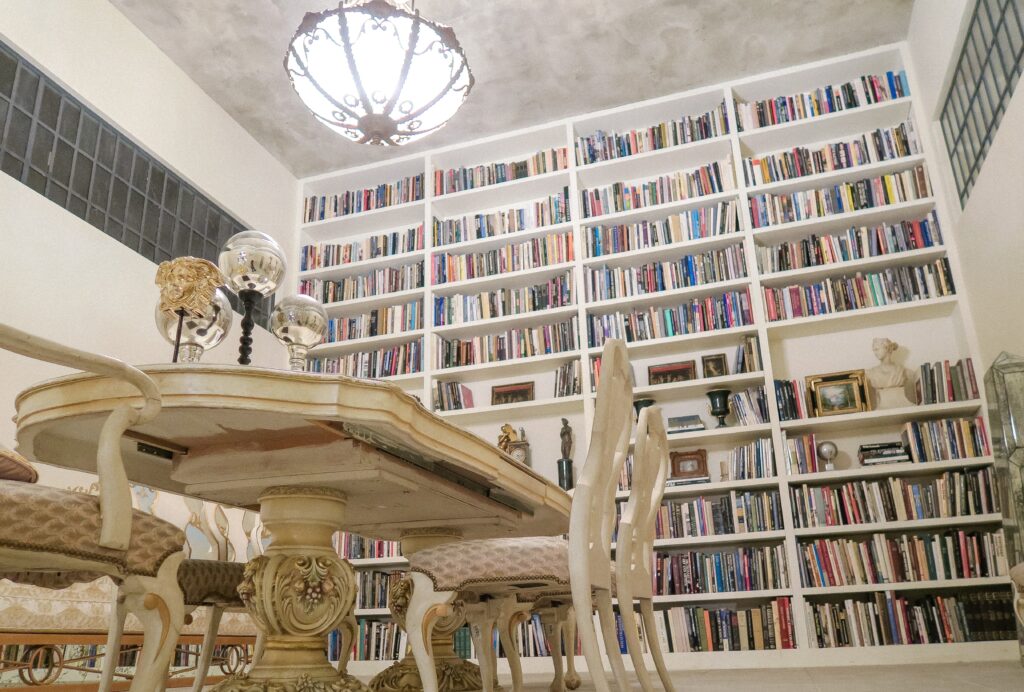 Освітлення у приміщенні з високими стелями