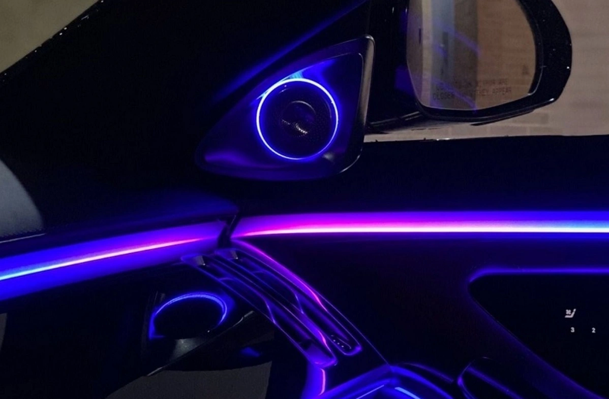 Світлодіодна стрічка в автомобіль